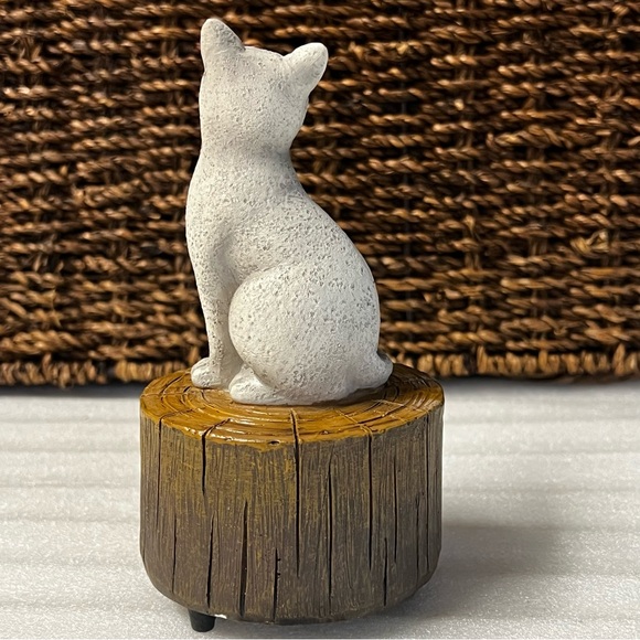 “Loved" Cat Music Box - A Heartfelt Tribute - Picture 4 of 9